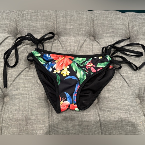 Fede Swimwear tropical string bikini - Picture 7 of 11